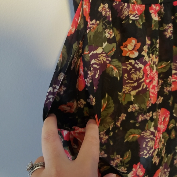 🧑🎄10/10🧑🎄Sheer button up blouse - Picture 3 of 4